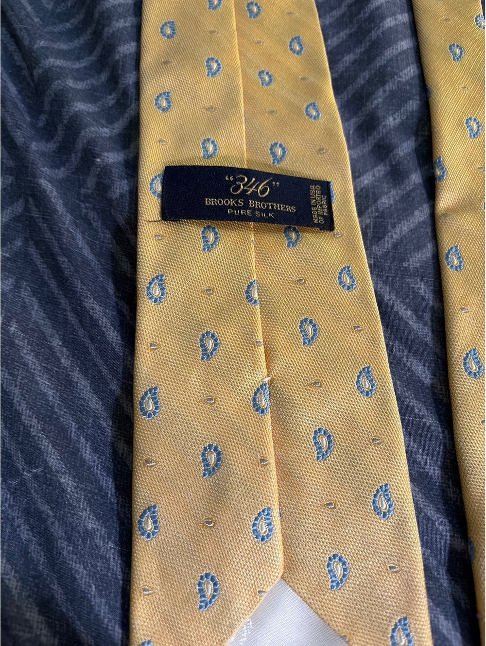 Brooks Brothers 346 Yellow Paisley Pure Silk Tie